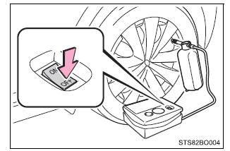 Verwijderen van de bandenreparatieset